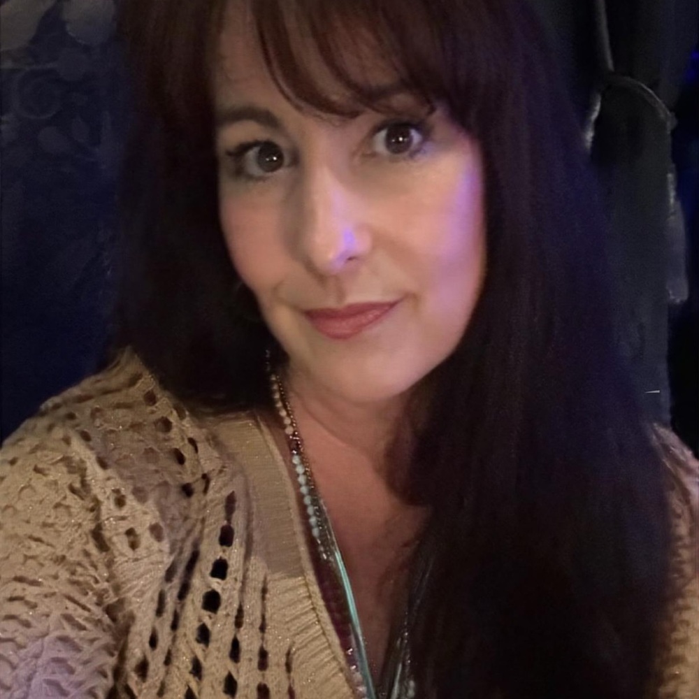 Meet your Posher, Raynee